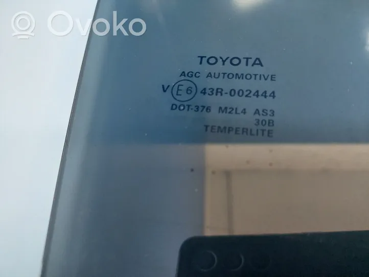 Toyota Highlander XU70 Vetro del finestrino della portiera posteriore 681030E090