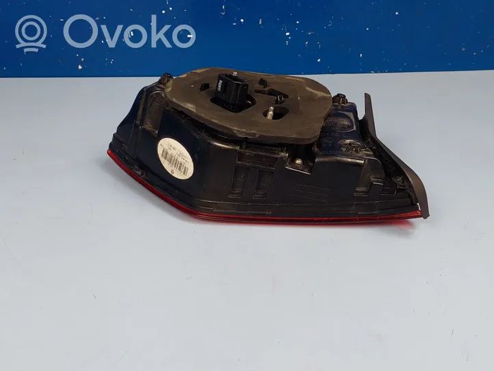 Volkswagen Tiguan Lampy tylnej klapy bagażnika 5NA945093F