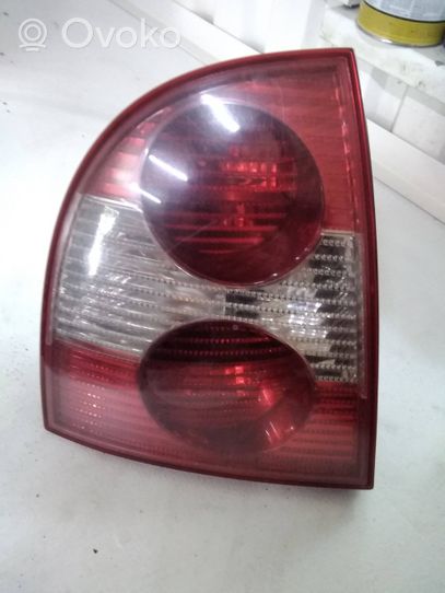 Volkswagen PASSAT B5.5 Lampa tylna 28409014