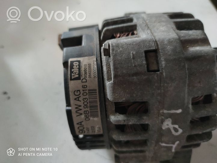 Volkswagen PASSAT B5.5 Generatore/alternatore 06B903016D