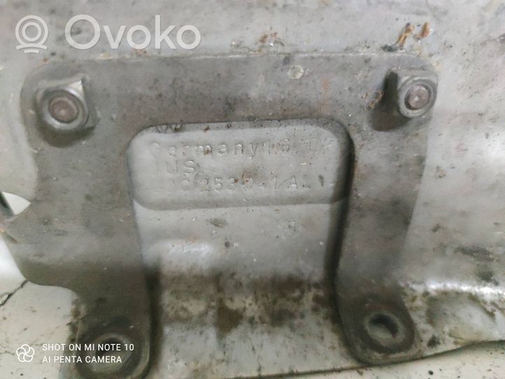 Volkswagen Touran I Osłona termiczna rury wydechowej 038253041AL