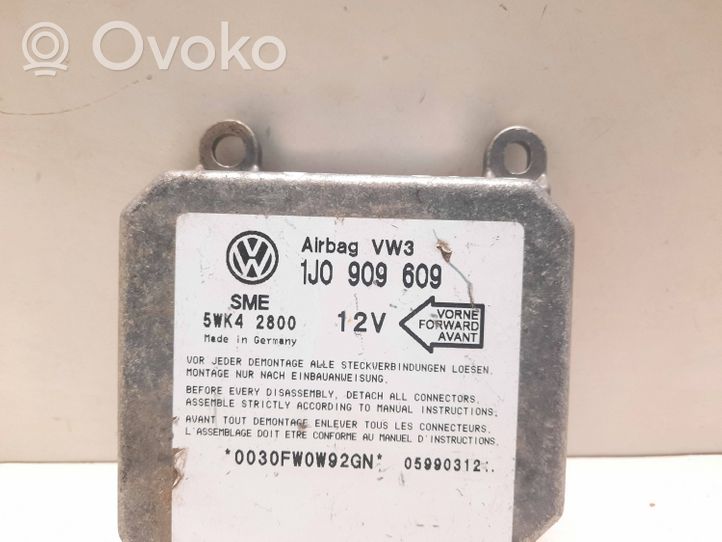 Volkswagen Golf IV Module de contrôle airbag 1J0909609