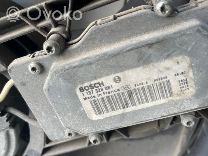 Volvo V70 Jäähdyttimen jäähdytinpuhaltimen suojus 30680547