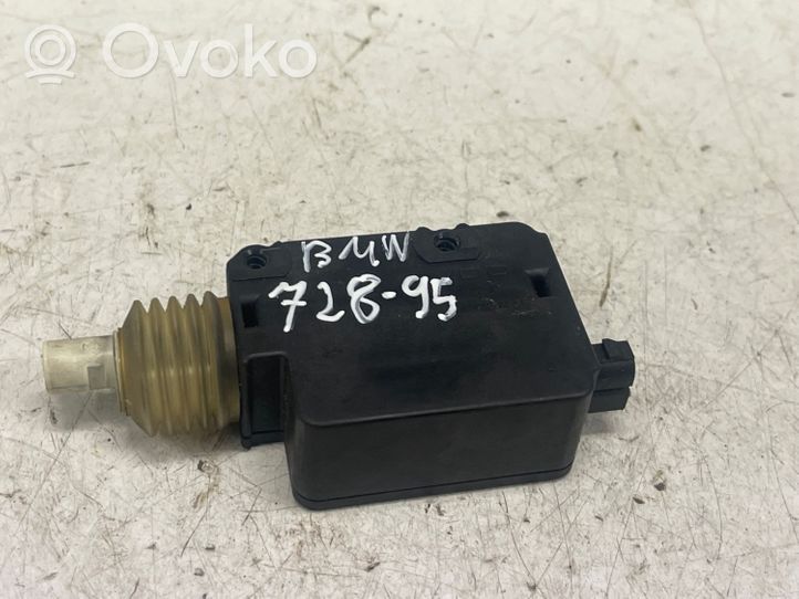 BMW 7 E38 Motorino del tappo del serbatoio del carburante 8352168