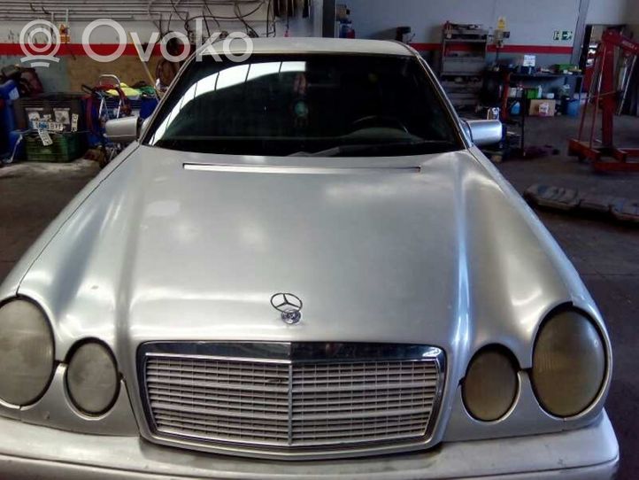 Mercedes-Benz E W210 Couvercle, capot moteur 210880035728