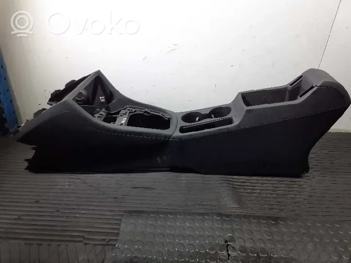 Audi RS Q3 Centrālā konsole 8U0864981A