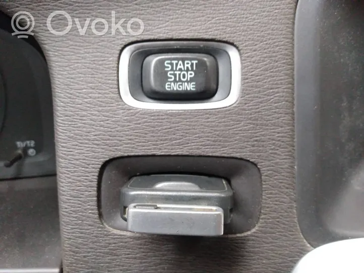 Volvo V60 Užvedimo kortelės skaitytuvas 