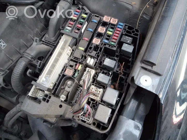 Toyota Avensis T270 Module de fusibles 