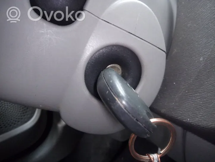 Renault Twingo II Virta-avainkortin lukija 