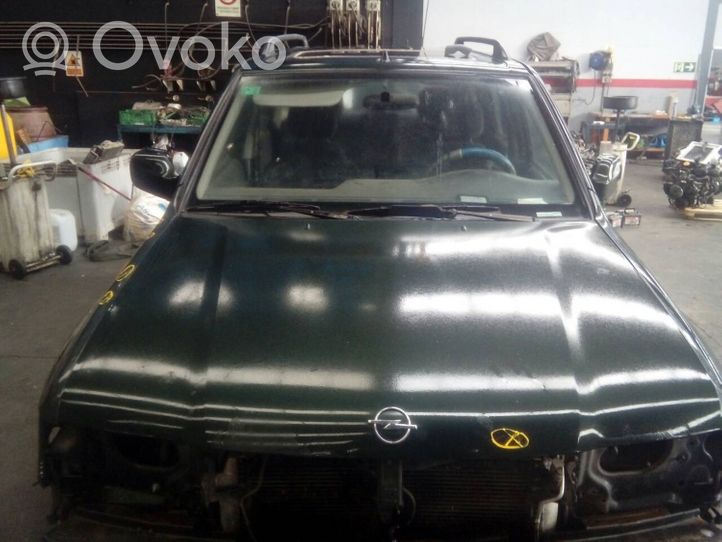 Opel Frontera B Couvercle, capot moteur 