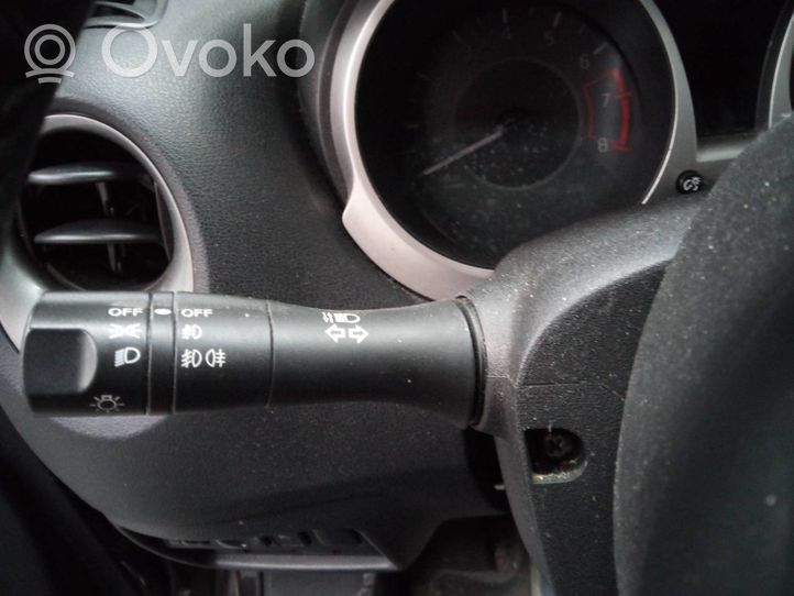 Nissan Juke I F15 Leva indicatori 