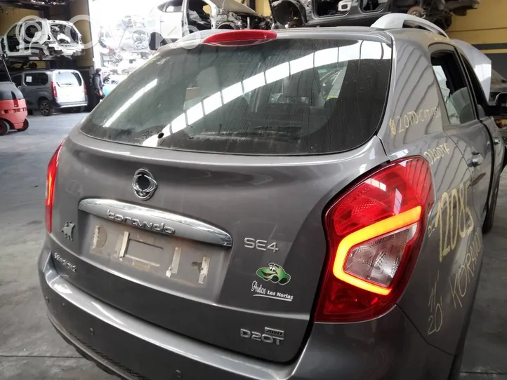 SsangYong Korando Takaluukun/tavaratilan kansi 