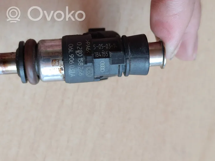 Volkswagen Polo V 6R Injecteur de carburant 06L906031A