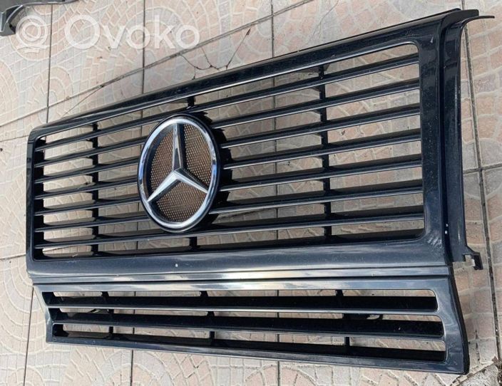 Mercedes-Benz G W463 Etupuskurin ylempi jäähdytinsäleikkö 4638880615