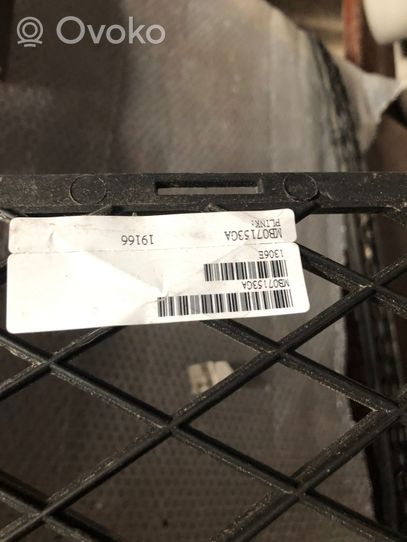 Mitsubishi L200 Grille inférieure de pare-chocs avant MB07153GA