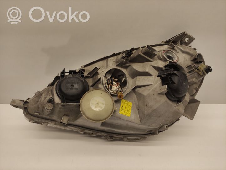 Mercedes-Benz Vaneo W414 Lampa przednia A4148200161