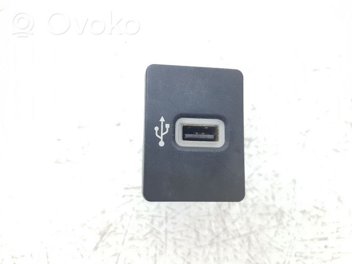 Ford Fusion II Connecteur/prise USB HS7T14F014