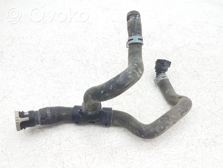 Ford Escape III Tuyau de liquide de refroidissement moteur 18K579