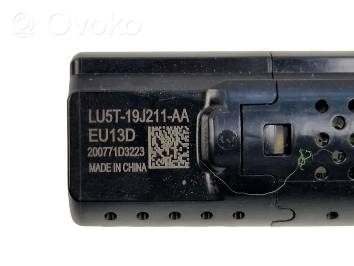 Ford Escape IV Connettore plug in USB LU5T19J211