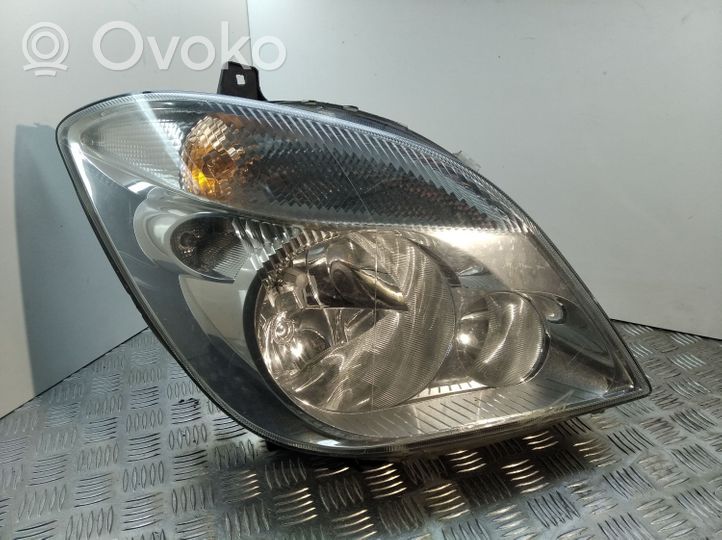 Mercedes-Benz Sprinter W906 Lampa przednia A9068200461