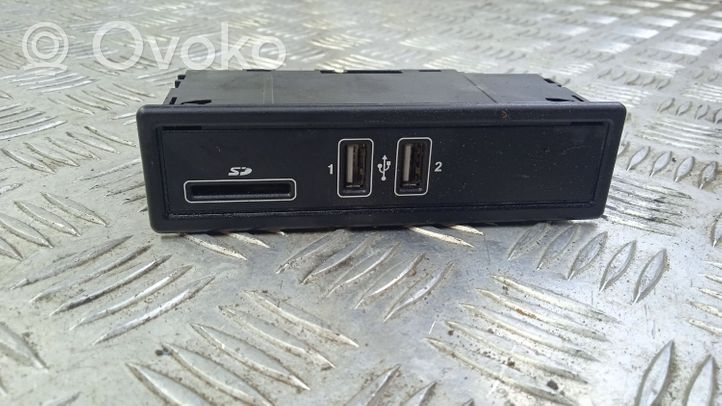 Mercedes-Benz E W213 USB-pistokeliitin A2058200126