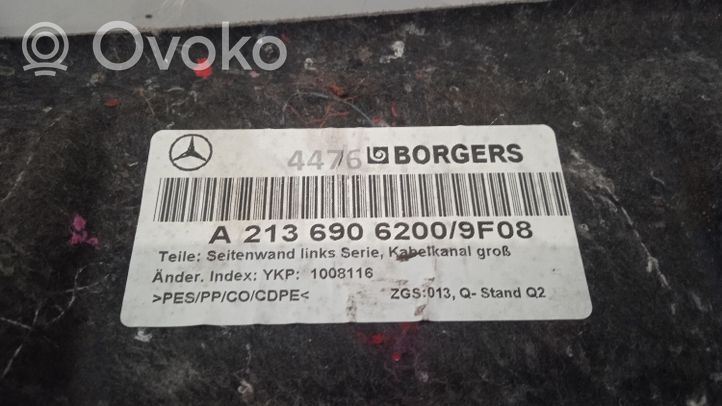 Mercedes-Benz E W213 Rivestimento pannello laterale del bagagliaio/baule A2136906200