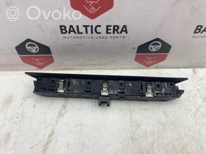 BMW 5 G30 G31 Sėdynių atminties jungtukas (-ai) 6826746