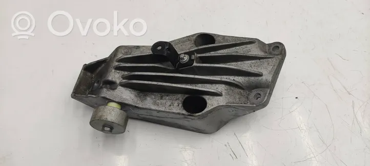 BMW 5 G30 G31 Support, suspension du moteur 6861559