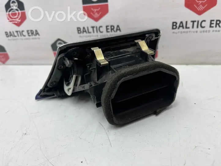 BMW 4 F32 F33 Boczna kratka nawiewu deski rozdzielczej 9218549