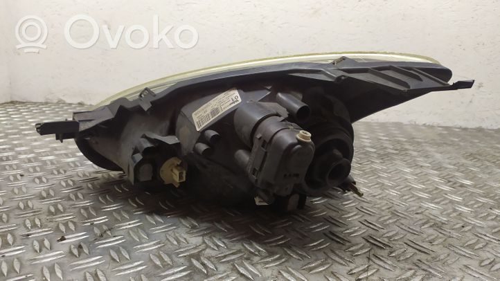 Toyota Aygo AB10 Lampa przednia 811100H070