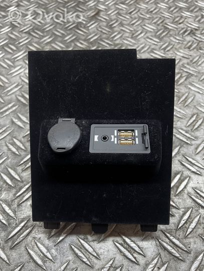 Lexus NX Connecteur/prise USB 