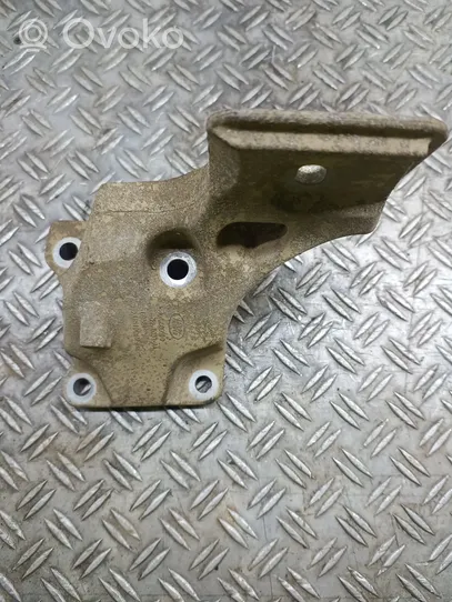 Land Rover Discovery 3 - LR3 Engine mounting bracket 
