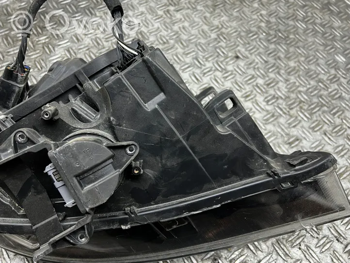 Volvo S60 Lampa przednia 31299992