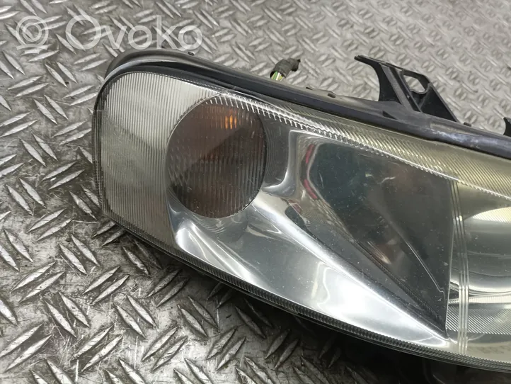 Opel Vectra B Lampa przednia 