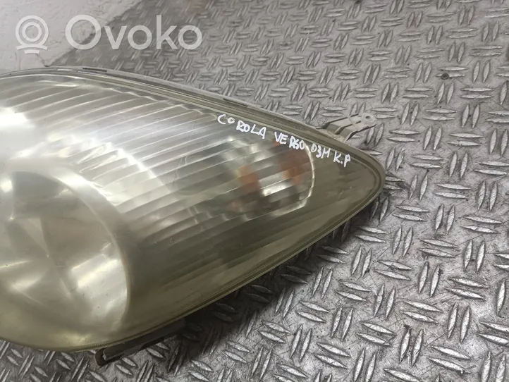 Toyota Corolla Verso E121 Lampa przednia 