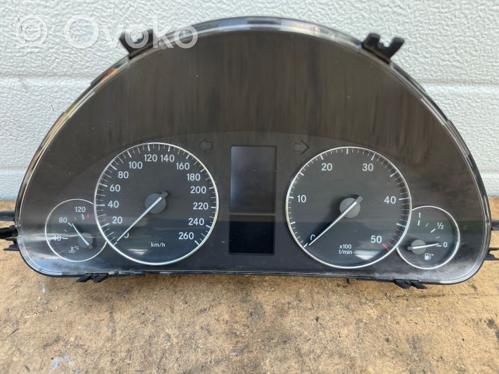 Mercedes-Benz C W203 Compteur de vitesse tableau de bord A2035401148