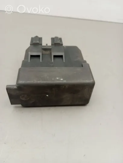 BMW 5 E34 Glow plug pre-heat relay 899133