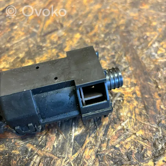 Mercedes-Benz E W124 Sensor de temperatura interna 0008201908