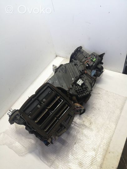 Volkswagen Touareg I Interior heater climate box assembly 7L0819096