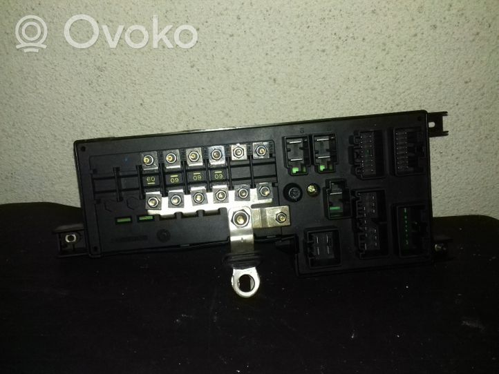 Volvo S80 Ramka / Moduł bezpieczników 518322011
