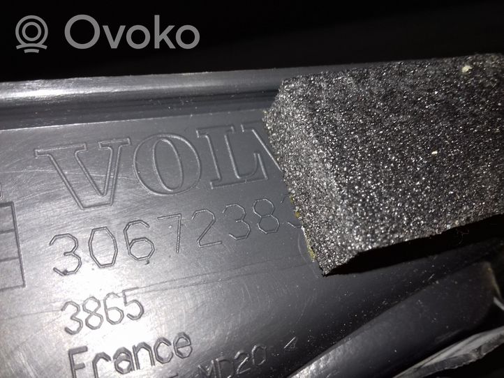 Volvo V50 Boczny element deski rozdzielczej 8650577