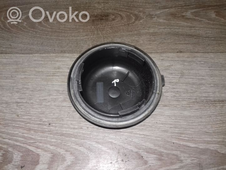 Volvo XC70 Cache-poussière de phare avant 89025105