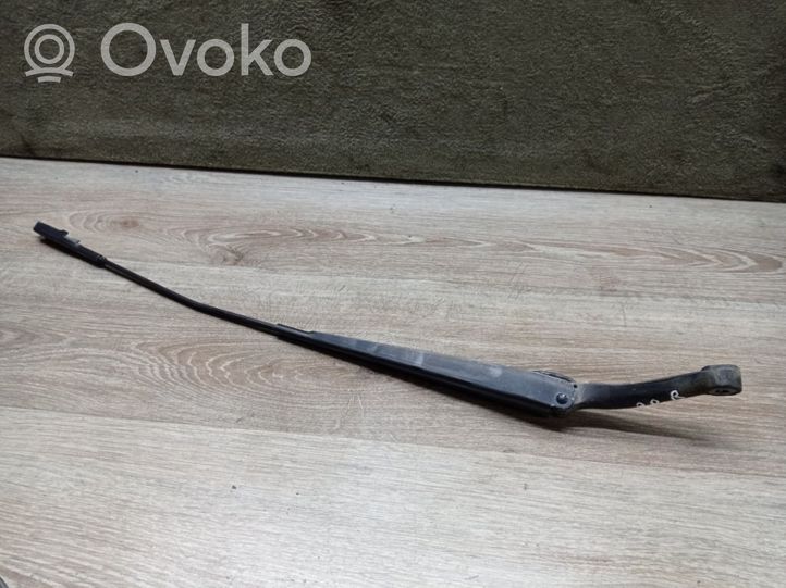 Volvo V70 Front wiper blade arm 