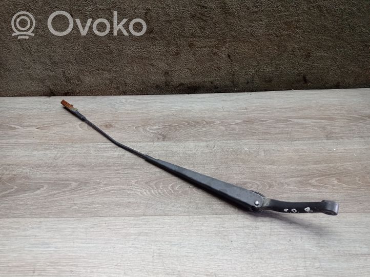 Volvo V70 Front wiper blade arm 