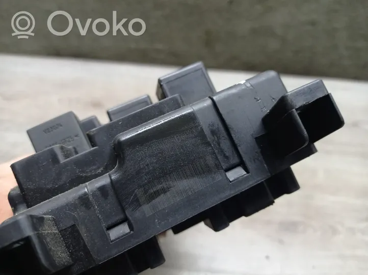 Volvo S60 Fuse module 518828108