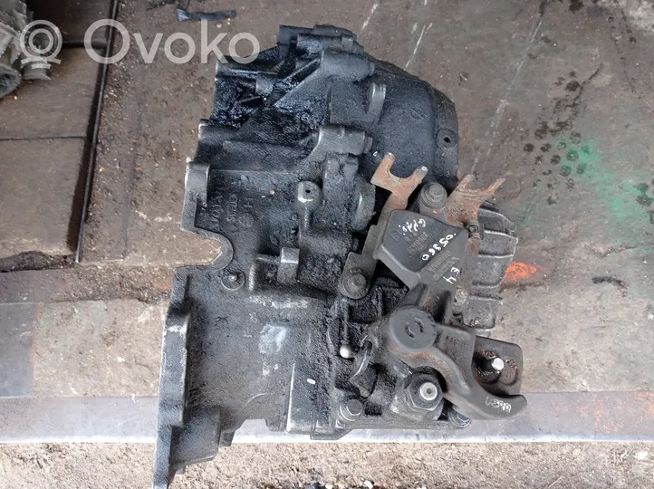 Volvo S60 Mechaninė 6 pavarų dėžė 666R7002BB