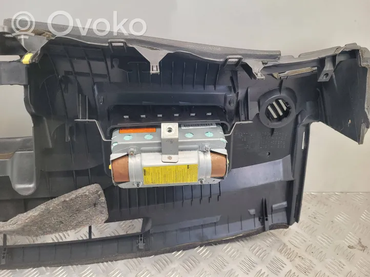 Toyota Avensis T250 Panel de instrumentos 5531105070