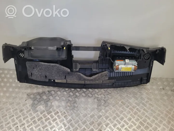 Toyota Avensis T250 Panel de instrumentos 5531105070