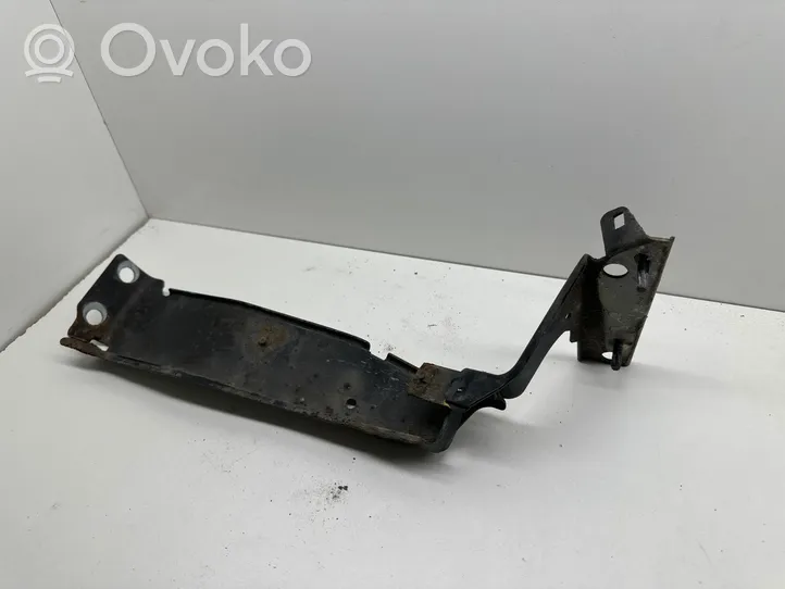 Audi A4 S4 B8 8K Supporto di montaggio del parafango 8K0821136B