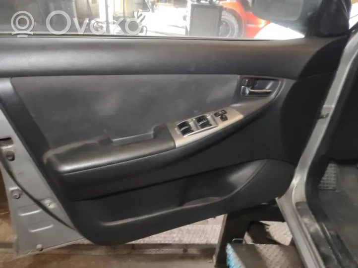 Toyota Corolla E120 E130 Garniture de panneau carte de porte avant 